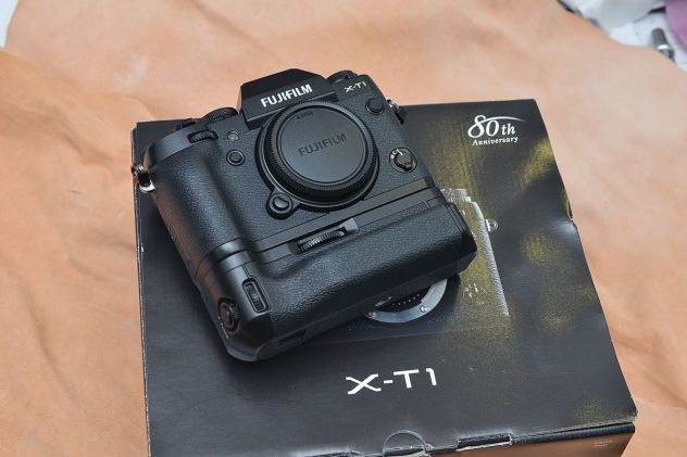 Fujifilm X-T1 con VG-XT1 NUOVISSIMA + due batterie nuove - Foto 5