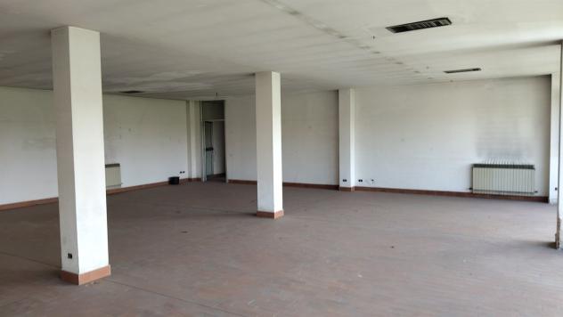 PORZIONE DI CAPANNONE A DESINAZIONE D'USO TERZIARIA DISPOSTO SU DUE LIVELLI. SUPERFICIE MQ 520 CALPESTABILI. - Foto 4