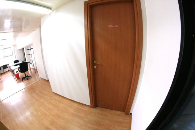 Locale attrezzato in centro vigilato con parcheggi - Foto 4