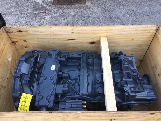 Cambio NUOVO ZF IVECO ECOSPLIT 4 16S2220TD 41289477 RAPP. 16.41-1.00