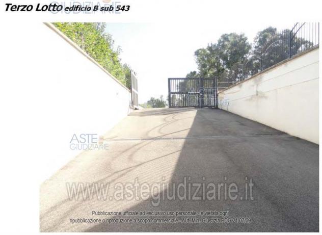 IMMOBILI-IMMOBILE COMMERCIALE-Viale Roma 192