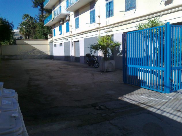 Deposito libero immediate vicinanze Tangenziale Napoli uscita Corso Malta