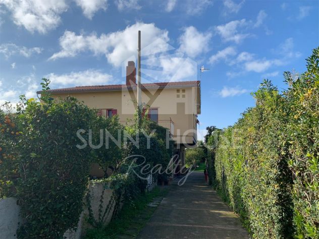 Ampia Villa Bifamiliare con Giardino di Aranci e Prato Verde a Lascari - Foto 10