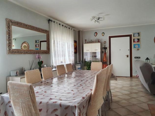 MASSA, loc. Quercioli, villetta singola distribuita su due livelli con giardino su quattro lati. L'immobile è composto di ampio soggiorno, cucina e ba - Foto 4