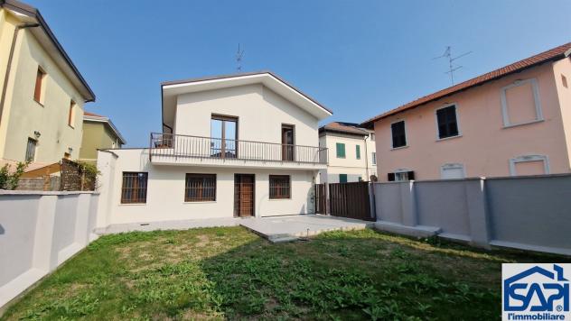 VILLA SINGOLA COMPLETAMENTE RISTRUTTURATA CON BOX DI 45 MQ - PRONTA PER ESSERE VISSUTA - Foto 16