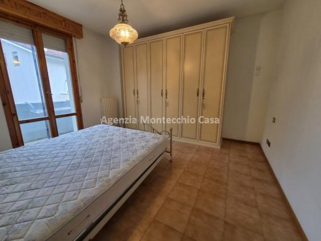 AMPIO APPARTAMENTO INDIPENDENTE CON MANSARDA, GARAGE, DUE POSTI AUTO E OLTRE 200 MQ DI SCOPERTO ESCLUSIVO - Foto 5