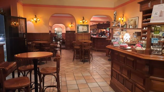 NEGOZIO EX RISTORANTE AFFITTASI