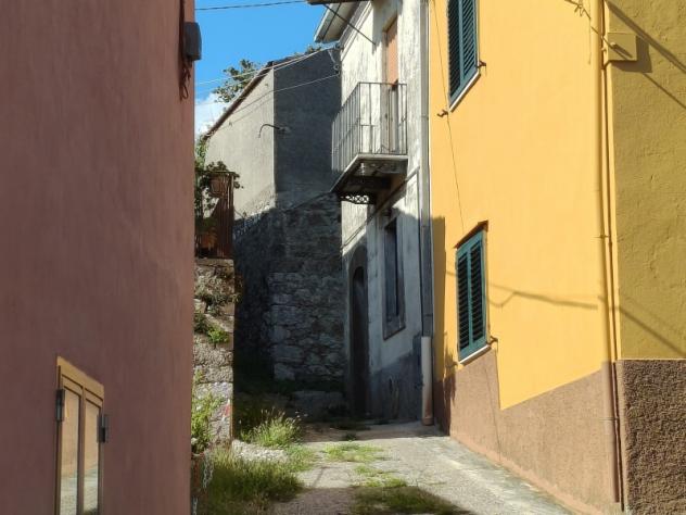 casa indipendente in vendita a Colli a Volturno in zona Valloni