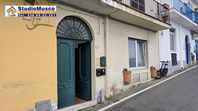 StudioMusco vende a Capri, su via Marina Grande, appartamento su due livelli. - Foto 3