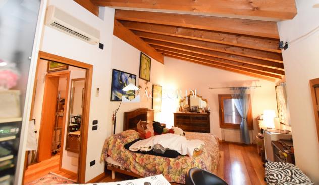 CASA INDIPENDENTE di 8 vani e di 240 mq (CASTELFRANCO VENETO) rif. SW144 - Foto 15