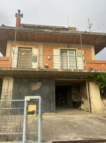 *GUARDIA SANFRAMONDI (BN) - CASA INDIPENDENTE PANORAMICA SU 4 LIVELLI CON GIARDI