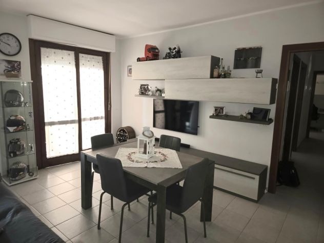 Vendesi appartamento zona santa Palomba Pomezia Rm