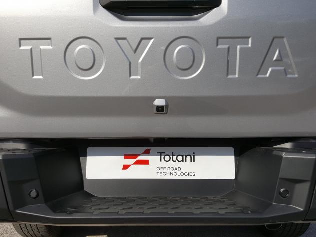 Toyota Hilux 2.8 D-4D 48V 204 CV A/T 4WD DC Mild Hybrid ICON - Foto 9