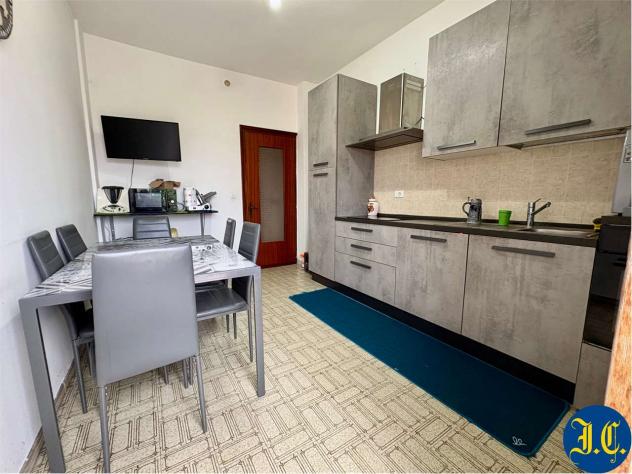 V005530 - AMPIO TRILOCALE CON TERRAZZO ANGOLARE E GARAGE - Foto 19