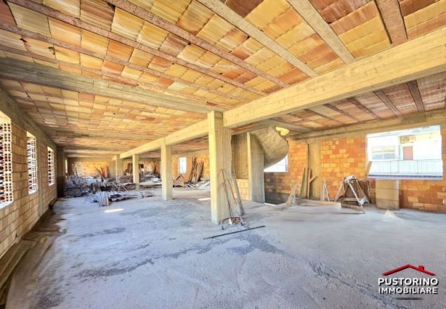Via Gebbione-Capannone industriale con manufatti in corso di costruzione e corte - Foto 9