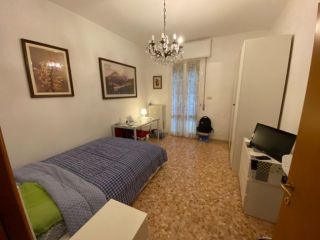 Stanza in appartamento in affitto a Bologna