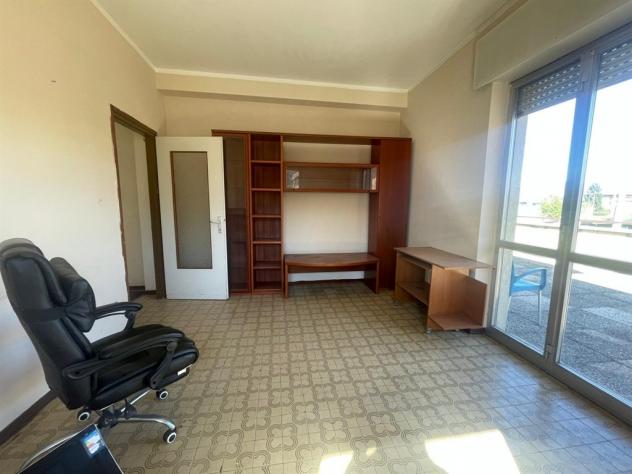 cst500 - ampio trilocale tutto balconato, box cantina e posto auto-- solo 750 € inclusi riscaldamento acqua e spese condominiali - Foto 7