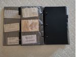 Custodia per biglietti da visita con album con divisori neri alfabetizzati.