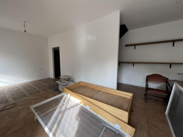 Complesso immobiliare composta da 527 mq di magazzini e 87 mq di abitazione da ristrutturare - Foto 10