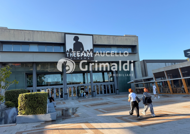 Oltre 3 vetrine in affitto a Salerno - Foto 2