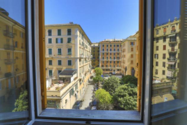 Pentalocale in vendita a Genova