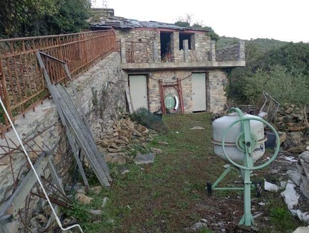VENDESI A CASE MOLINE, FRAZIONE DI LUCINASCO, CASA DA RISTRUTTURARE CON TERRENO - Foto 4