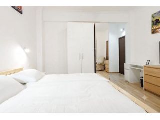 Camere singole in affitto — Zona Furio Camillo Roma