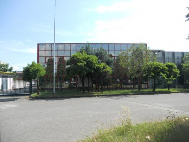 Immobile di 6335 m² con più di 5 locali in affitto a Rho