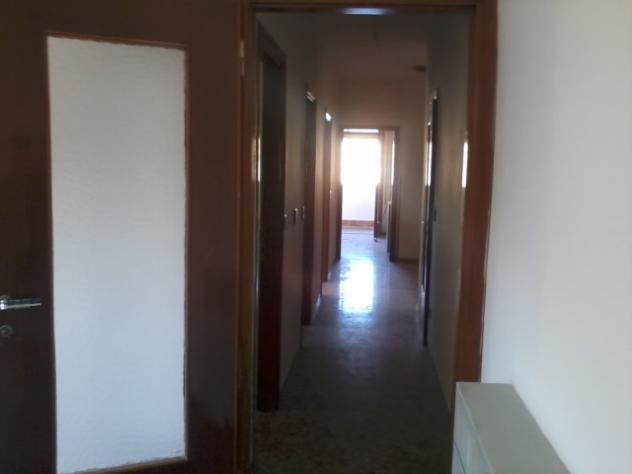 APPARTAMENTO di 4 vani e di 85 mq (MASSA - CENTRO) rif. V - OAFA