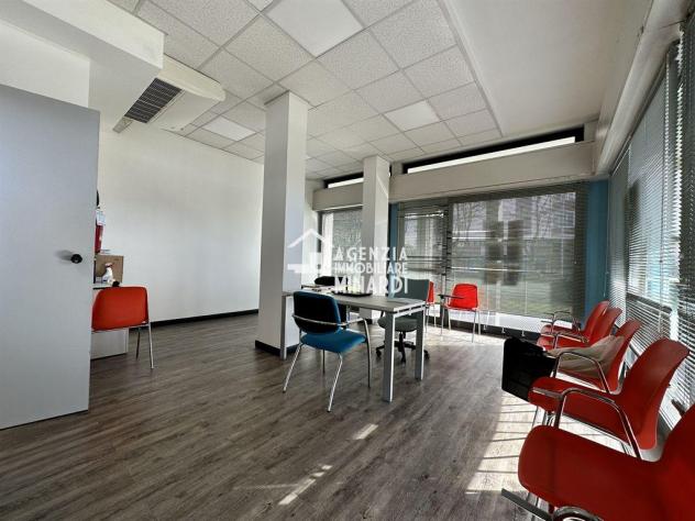 LUGO – ZONA STAZIONE | AMPIO IMMOBILE COMMERCIALE A REDDITO - Foto 2