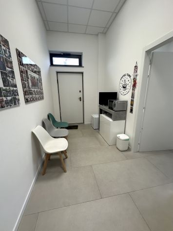 Studio medico ristrutturato con parcheggio interno, per professionisti sanitari - Foto 9