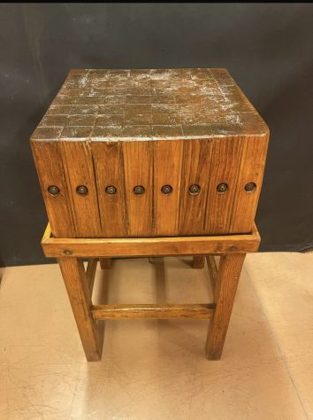 Ceppo in legno da macellaio restaurato