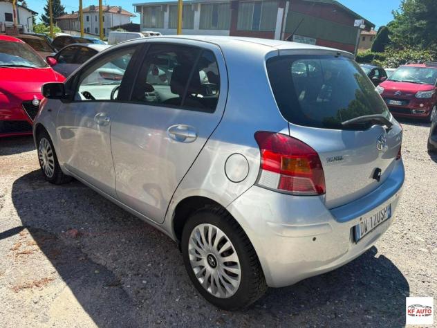 TOYOTA - Yaris 5p 1.3 automatica - Foto 4