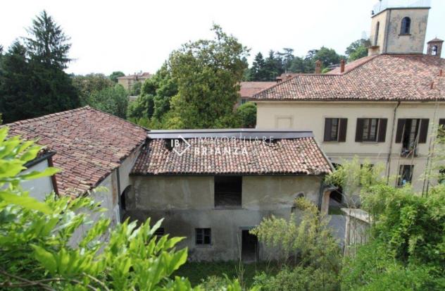 BESANA IN BRIANZA: IN VENDITA VILLA STORICA CON TERRENO EDIFICABILE DI MQ. 3.222