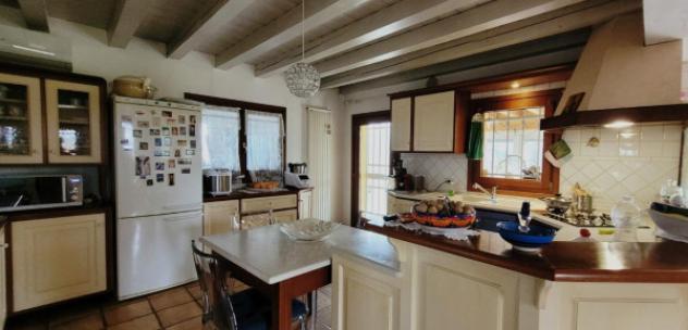 Villa di 290 m² con 4 locali e box auto in vendita a Cadoneghe - Foto 2