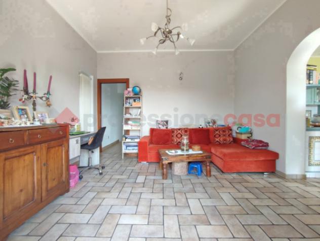 Casa indipendente di 435 m² con più di 5 locali e box auto in vendita a Oleggio Castello - Foto 3