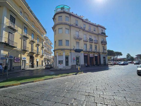 Affittasi locale commerciale Piazza Garibaldi - Foto 2