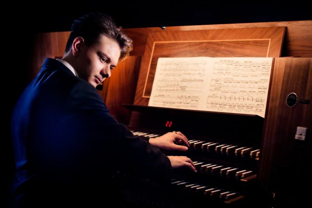 Organista e violinista a Tortona