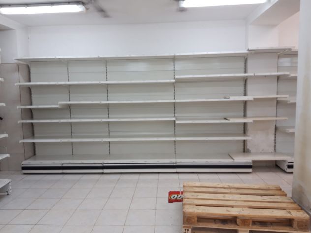 Scaffali in metallo per negozio "La Fortezza" usati - Foto 3