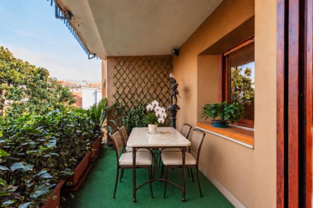 Appartamento di 236 m² con 5 locali e box auto doppio in vendita a Milano