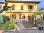 Villino in Vendita in zona MERCATALE con giardino