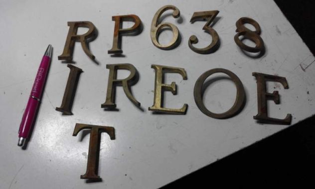 Numeri e lettere in ottone 11 pezzi - epoca - Foto 2