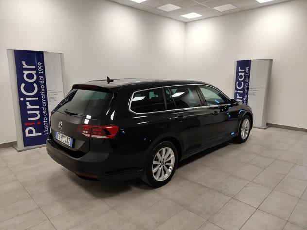 Volkswagen Passat Variant 2.0TDI EVO DSG Navi FariLED ClimaBizona - Foto 9