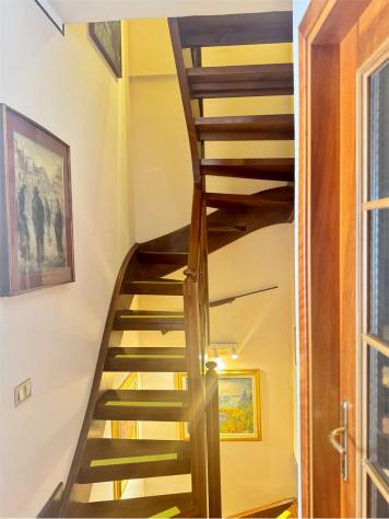 V000592 - NUDA PROPRIETÀ – Trilocale su tre livelli in centro città - Foto 15