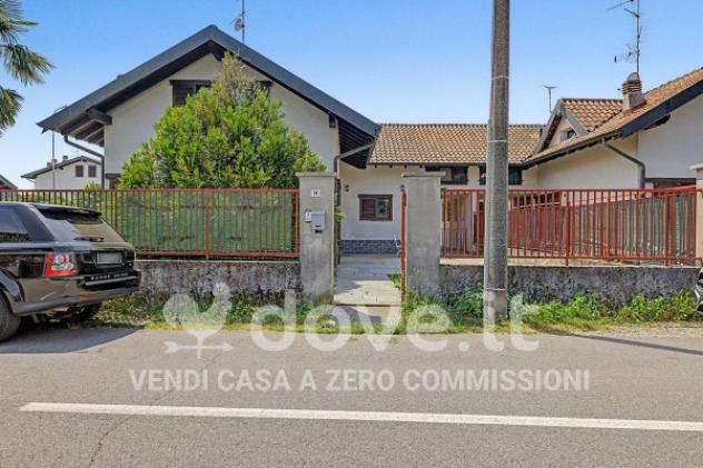 Villa di 300 m² con più di 5 locali e box auto in vendita a Ferno - Foto 3