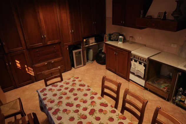 Vendesi abitazione bifamiliare su tre piani. - Foto 7