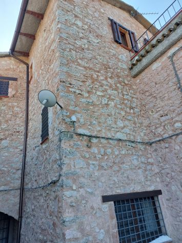 PORZIONE IN PIETRA DI UN CASALE A SPOLETO - Foto 6