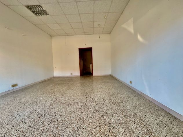 Marghera zona centrale vendiamo piccolo negozio - Foto 8