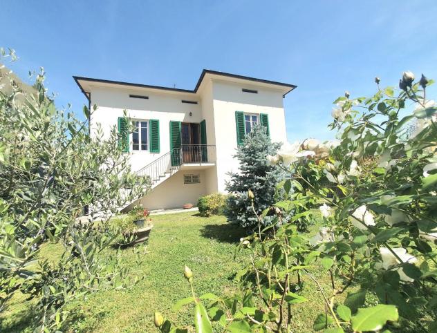 casa indipendente in vendita a Lucca in zona Centro Città