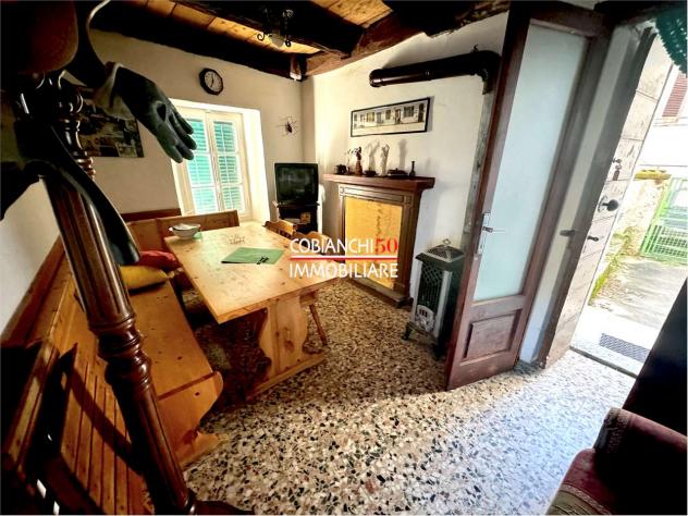 V000690 - UNGIASCA, CASA DA RISTRUTTURARE CON GIARDINO - Foto 18